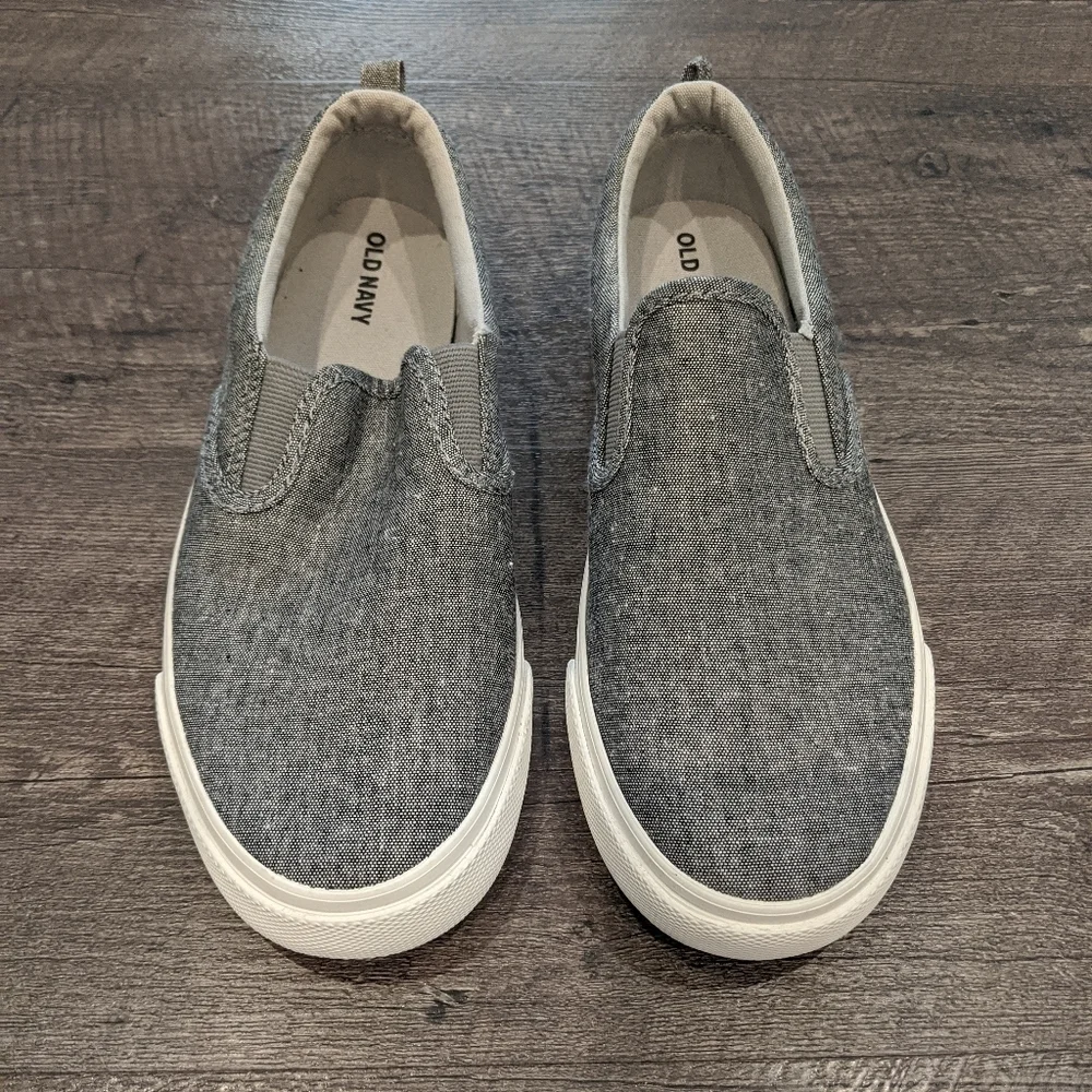 NWOT Old Navy Boy's Gray Slip On Shoes Size 4
